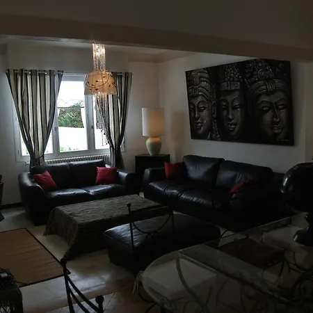 Le Clos Des Mylandes בית הארחה 4*