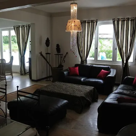 Le Clos Des Mylandes בית הארחה