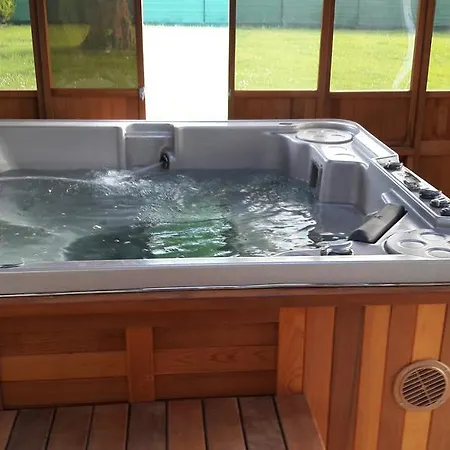 Le Clos Des Mylandes Guest house
