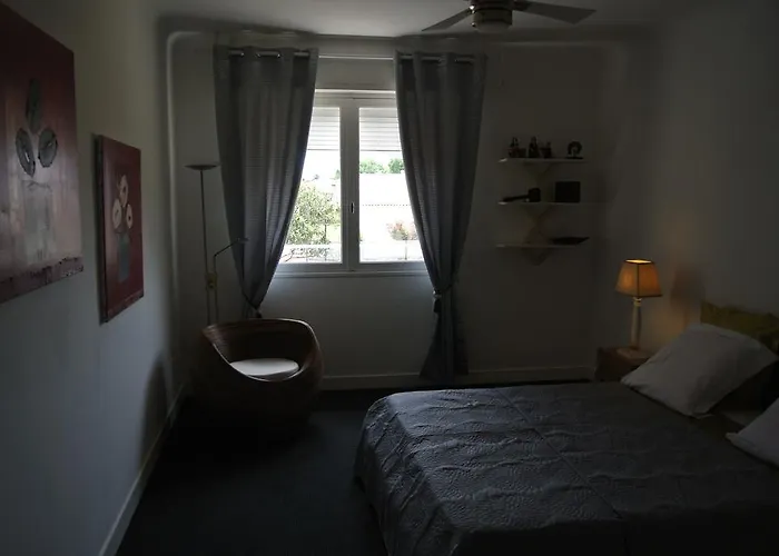 Le Clos Des Mylandes 게스트하우스 4*